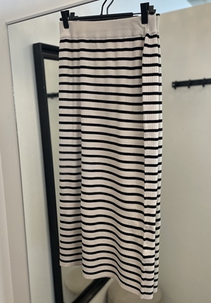 Kjolar - Vizicha o-neck striped midi knit skirt – birch/black